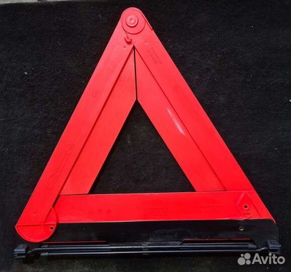 Знак аварийной остановки Mercedes