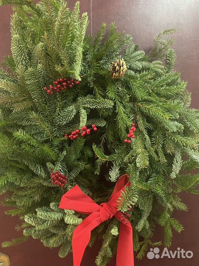 Ель живая венок на дверь