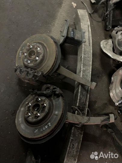 Кулак поворотный передний Mercedes W164 в сборе