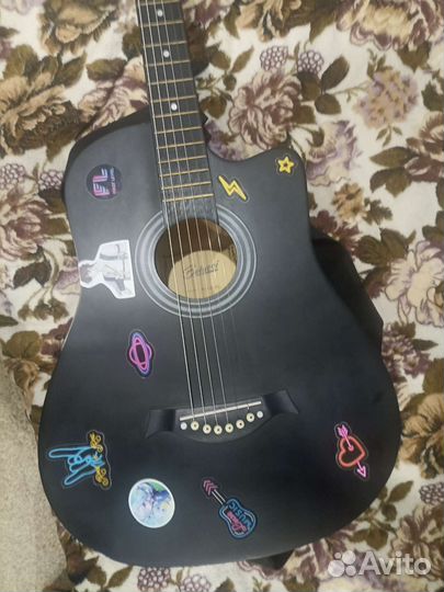 Акустическая гитара