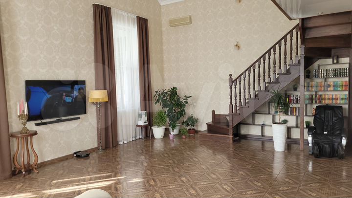 Коттедж 253,1 м² на участке 9,1 сот.