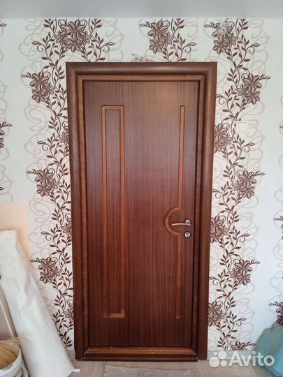 Дверь входная деревянная(межкомнатная массив) бу