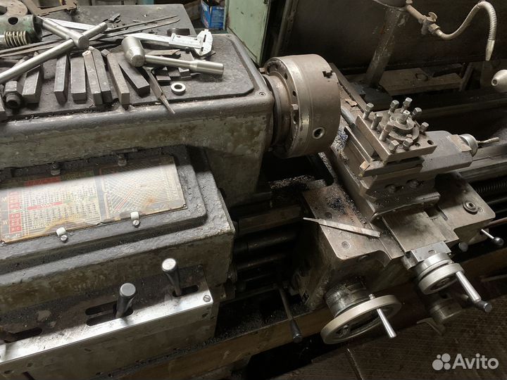 Токарный станок по металу
