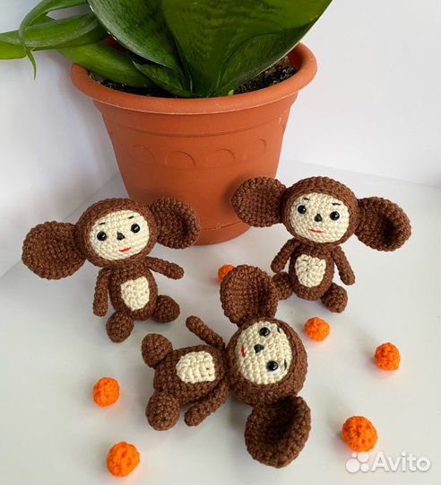 Вязаная игрушка ручной рвботы Чебурашка