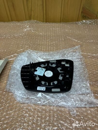 5E0857522 зеркальный элемент Skoda Octavia A7