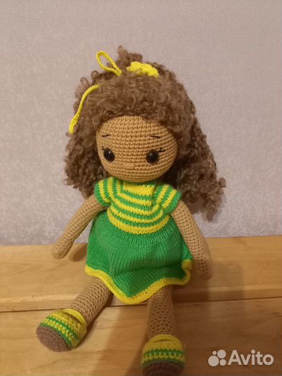 Вязанная игрушка кукла