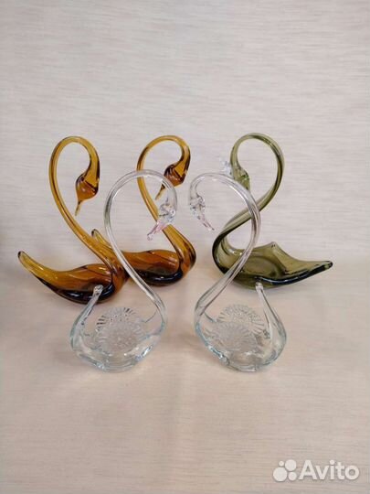 Фигурки лебедей, стекло