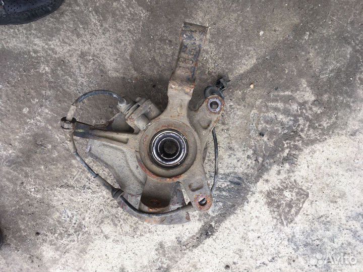 Поворотный кудак правый Шевроле Авео Т200