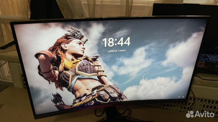 Монитор 27 дюймов изогнутый