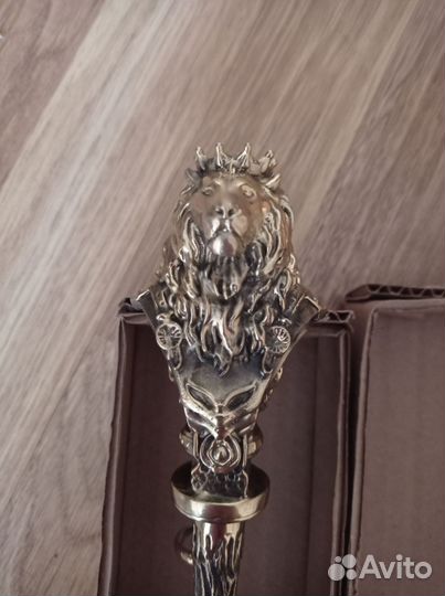 Ложка для обуви лев