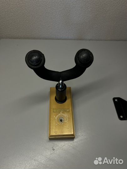 Держатель настенный для гитара