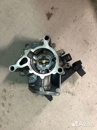 Вакуумный насос 06k145100j