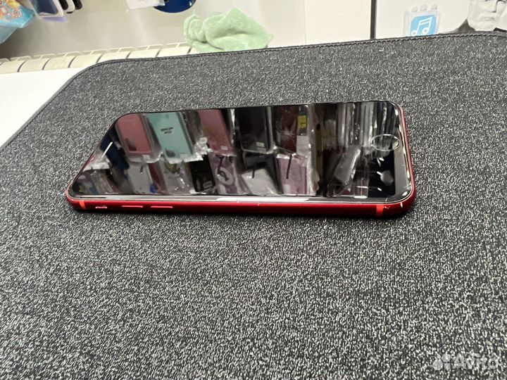 Телефон iPhone 8 64 gb
