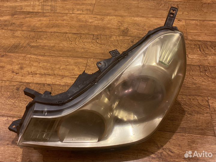 Фара Nissan Wingroad (Y12)