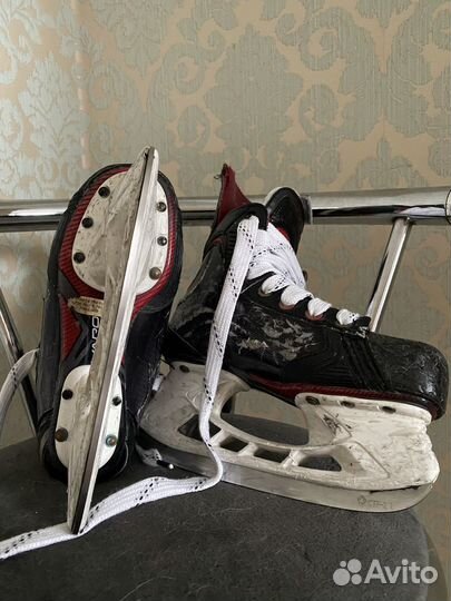 Продаю коньки Bauer Vapor X800 1.5EE