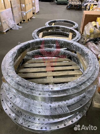 Опорно-поворотный круг ZX280LC-3 9245728