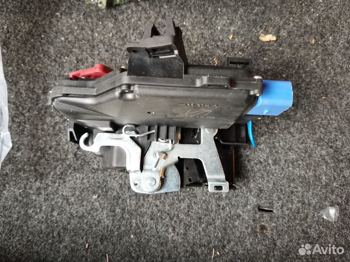 Замок двери Гольф 5 Джетта 5