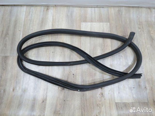 Уплотнитель двери передний левый Kia Rio 3