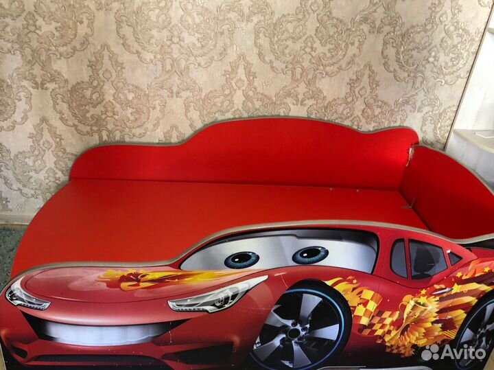 Детская кровать машина