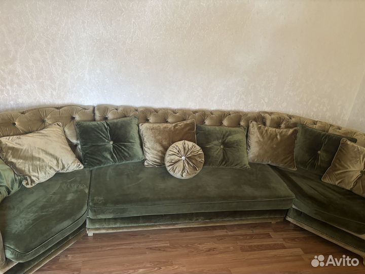 Большой угловой диван