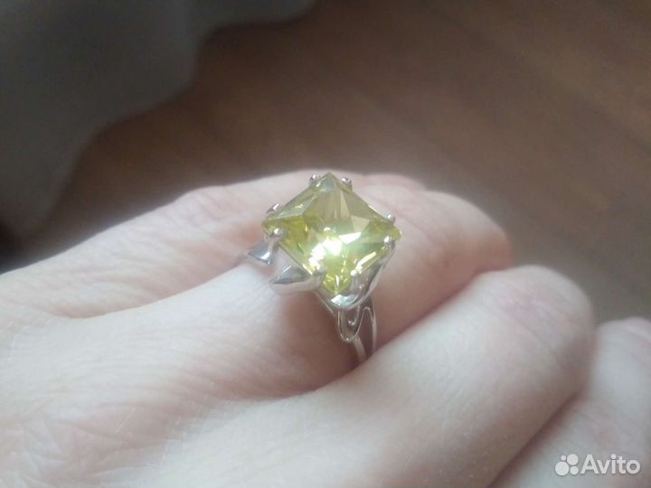 Серебряное кольцо новое