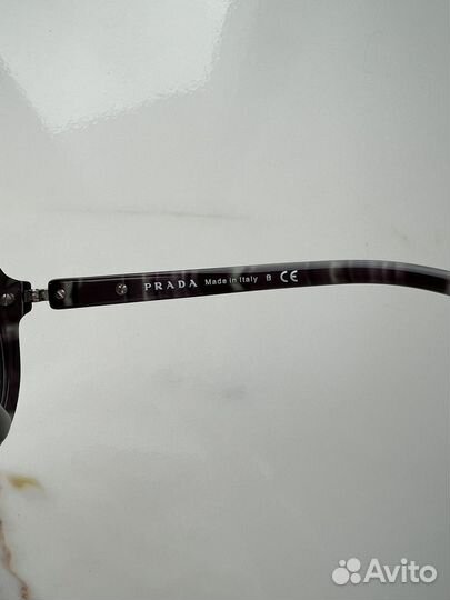 Солнцезащитные очки prada
