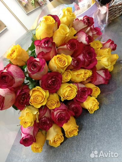 45 цветных роз 60 см. Эквадор