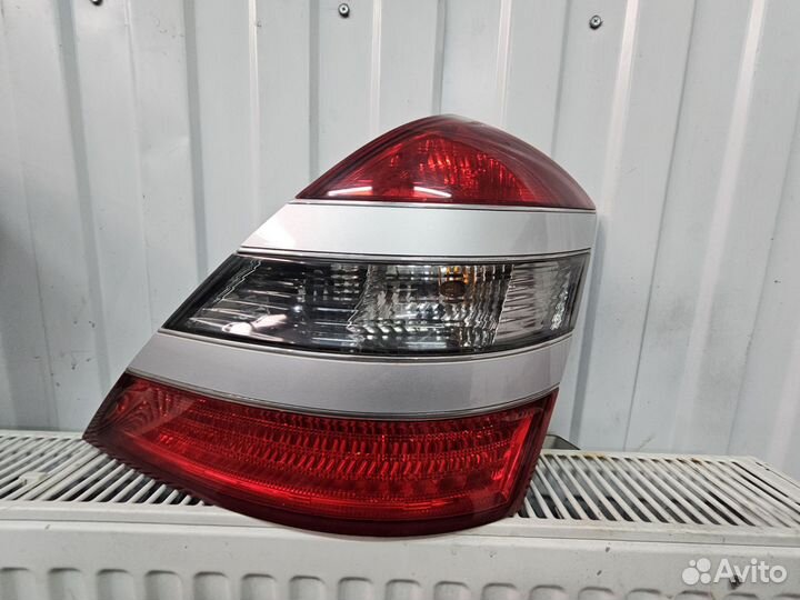 Фонарь задний правый Mercedes S221