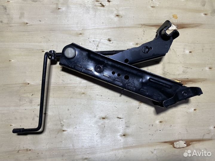 Домкрат штатный Ford Cougar Арт. 77405