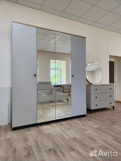 Спальный гарнитур моника