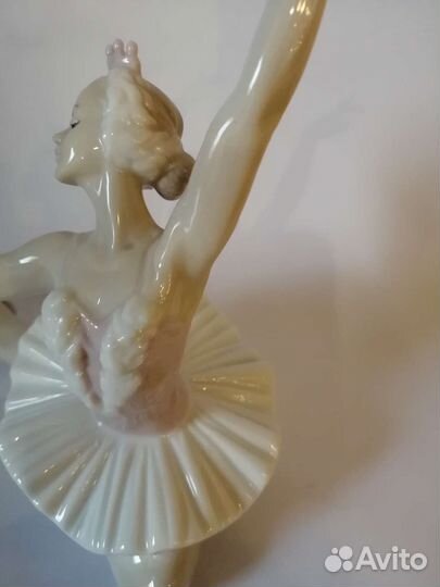 Статуэтка фарфор балерина. Италия pavone