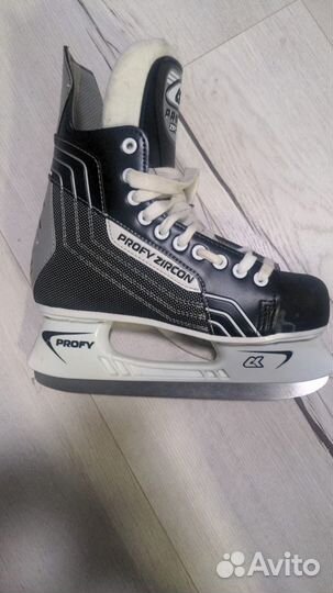Коньки хоккейные 39 размер