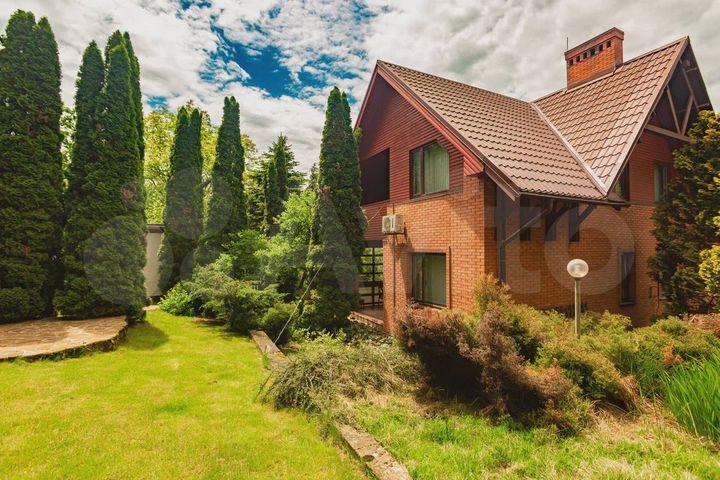 Коттедж 235 м² на участке 11,8 сот.