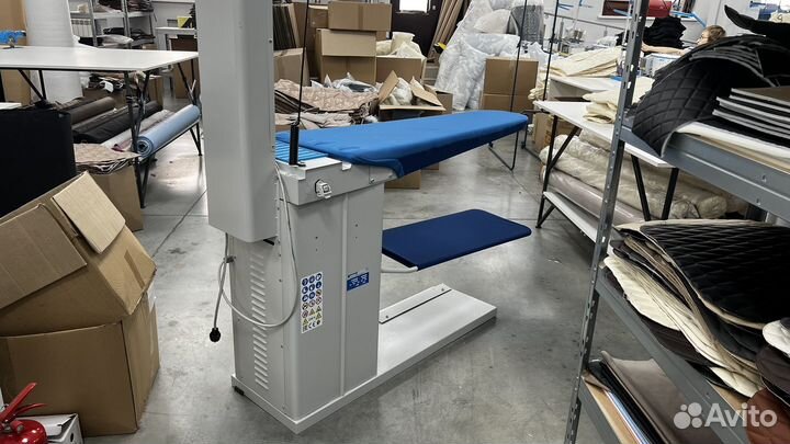 Гладильный стол с подогревом и вытяжкой