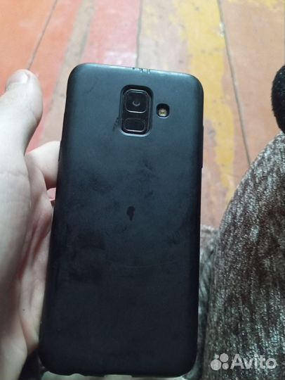 Samsung Galaxy A6, 4/32 ГБ