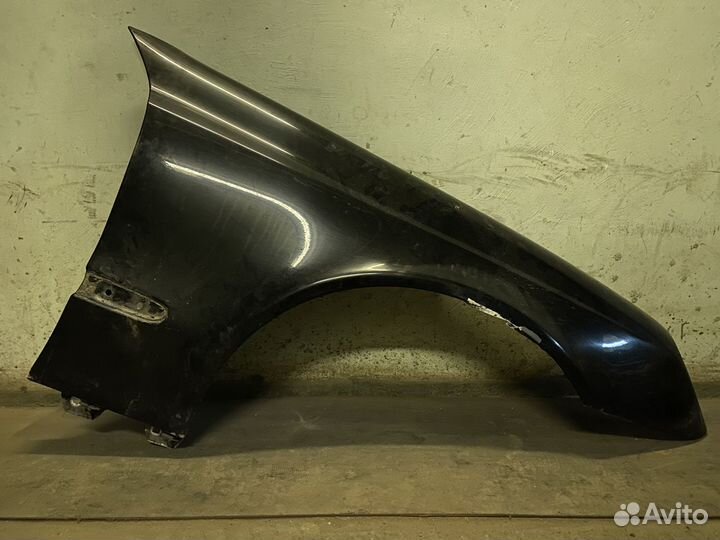 Крыло правое переднее Mercedes w211