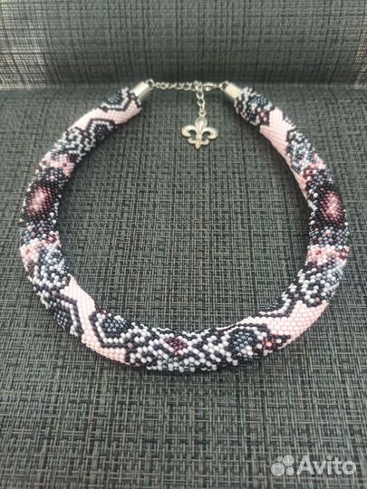 Колье жгут из бисера
