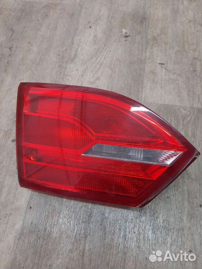 Задний левый фонарь Volkswagen Jetta 6