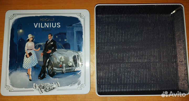 Металлическая коробка из-под конфет светло-голубая