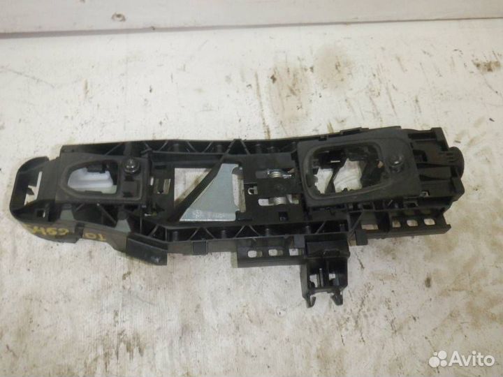 Механизм ручки передней левой двери