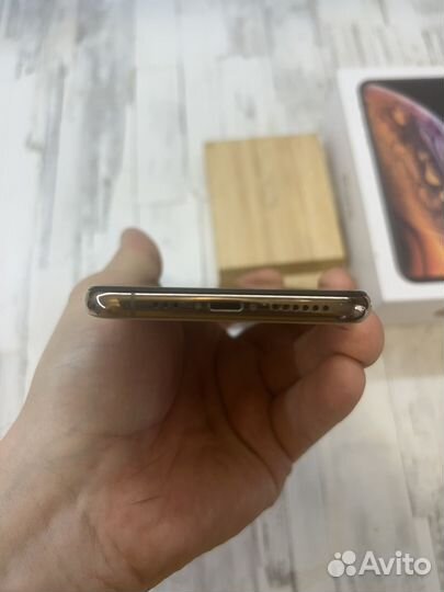 iPhone Xs, 64 ГБ