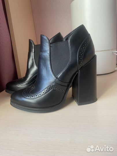 Продам 3 пары обуви 37 р