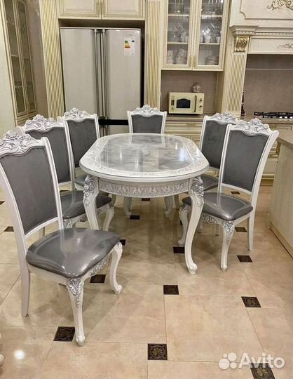 Кухонный стол и стулья комплект