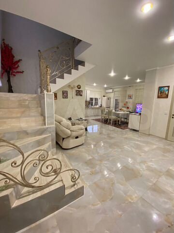 Дом 185 м² на участке 6 сот.