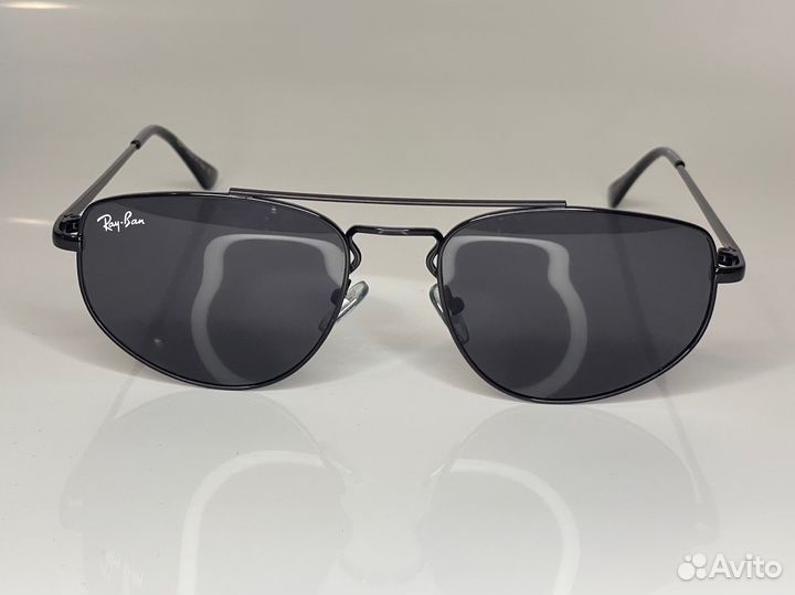 Солнцезащитные очки Ray Ban