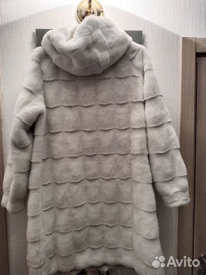 Искусственная шуба белая 52