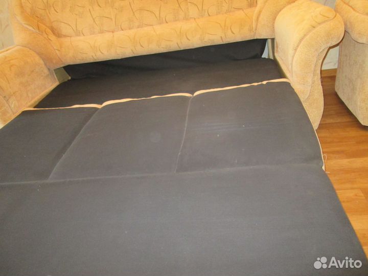 Раскладной диван и два кресла