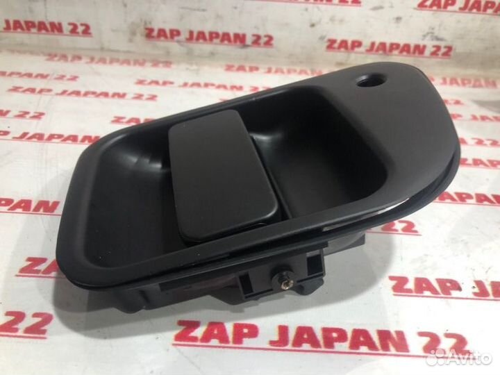 Ручка сдвижной двери задняя левая Mitsubishi