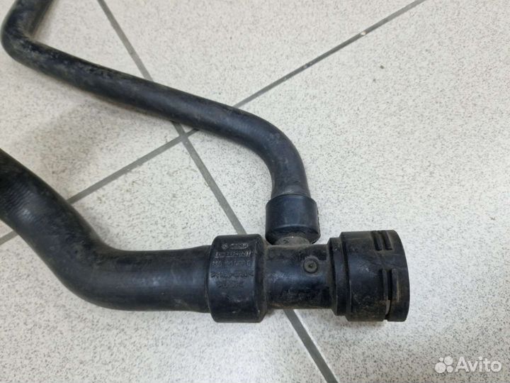 Патрубок радиатора Audi A4 B5/Passat B5 8D0121055G