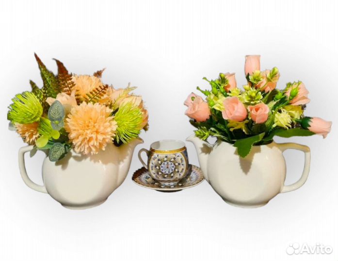 Искусственные цветы композиция в чайнике